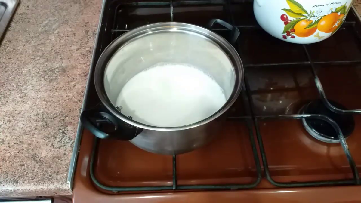 Молоко подогреть до 30 градусов.