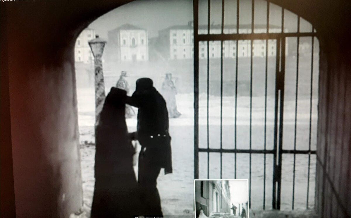 Убийство женщины в квартире. Акакий акакиевич в повести шинель. Шинель сцена ограбления. Что случилось с башмачкиным после вечера. Что случилось с башмачкиным после вечера.