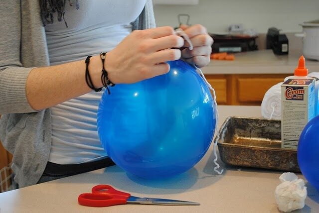 Декоративный шар из ниток своими руками. Мастер-класс с пошаговыми фото