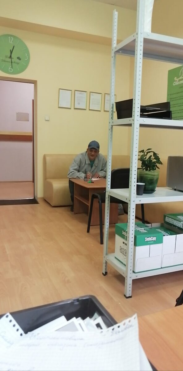 Все фото мои)Снимайте головные уборы, как заходите в помещении)