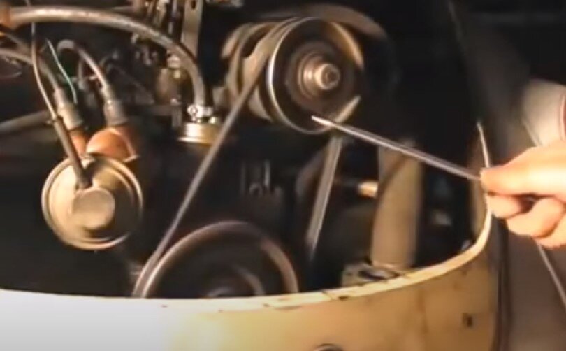 Снятие ремня отверткой