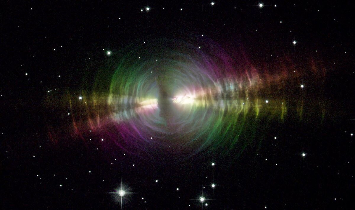 Источник : https://upload.wikimedia.org/wikipedia/commons/e/e3/Egg_Nebula.jpg