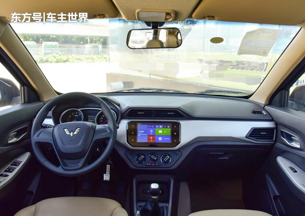 Wuling Hongguang Plus. Вояж китайский автомобиль. Wuling Hongguang v внутри салон.