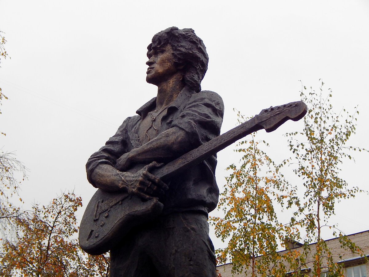 памятник в цою в санкт петербурге