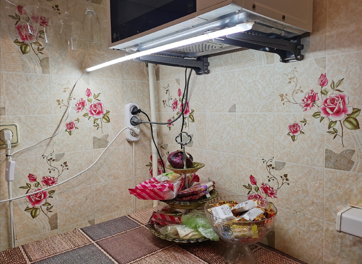 Цветовая темп. 7200 - 7700 К, длина - 70 см, цена 128.60