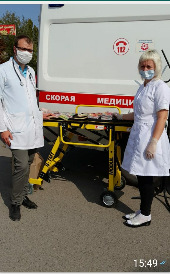 Наши медики на выезде. Прививки от гриппа, анализ на ВИЧ, информационные буклеты о разных вирусных заболеваниях...