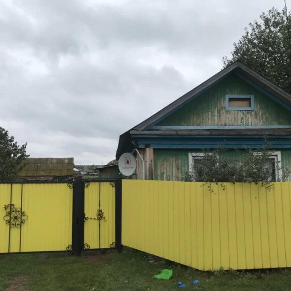 В этом доме жила семья молодая мама, ее годовалый сынишка и дочка 5 лет. 