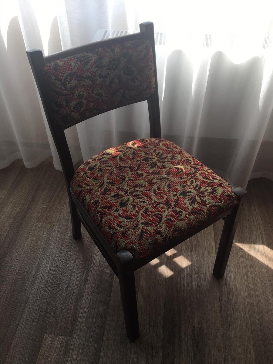 Вот такие стулья были найдены на известном сайте всего за 2000 р!