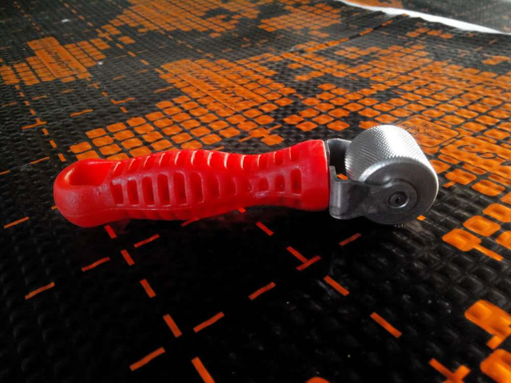 Прикаточный ролик для шумоизоляции