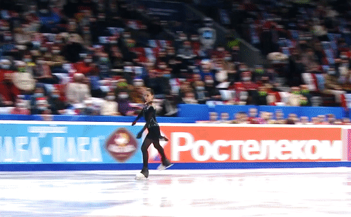 Камила Валиева выполняет каскад 4Т+2Т  в произвольной программе на Чемпионате России 2020/21 в Челябинске (источник - youtu.be/0_KhxKAhRQE)