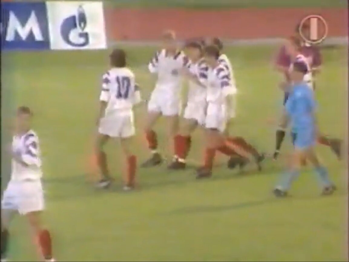 Кадр из матча Сан-Марино - Россия 7 июня 1995 года