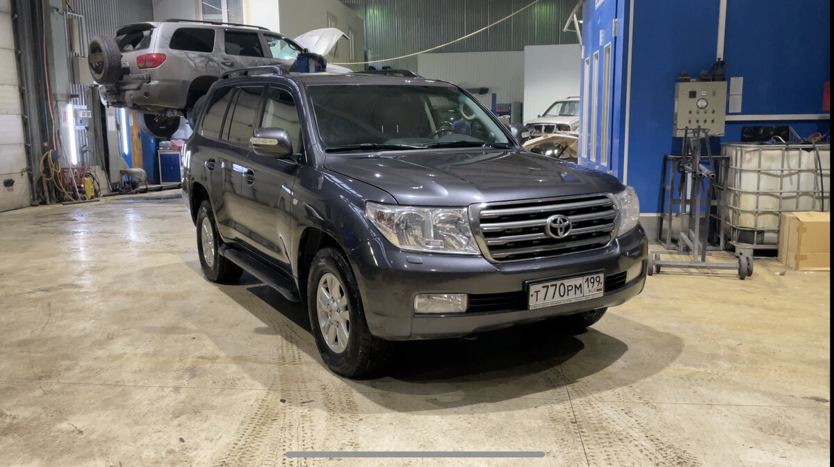 Toyota Land Cruiser 200 (2008)