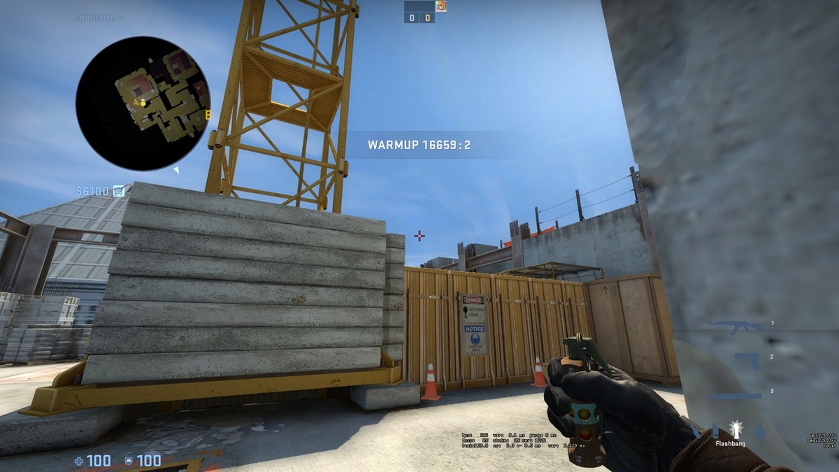 Кидаете левой кнопкой мыши.