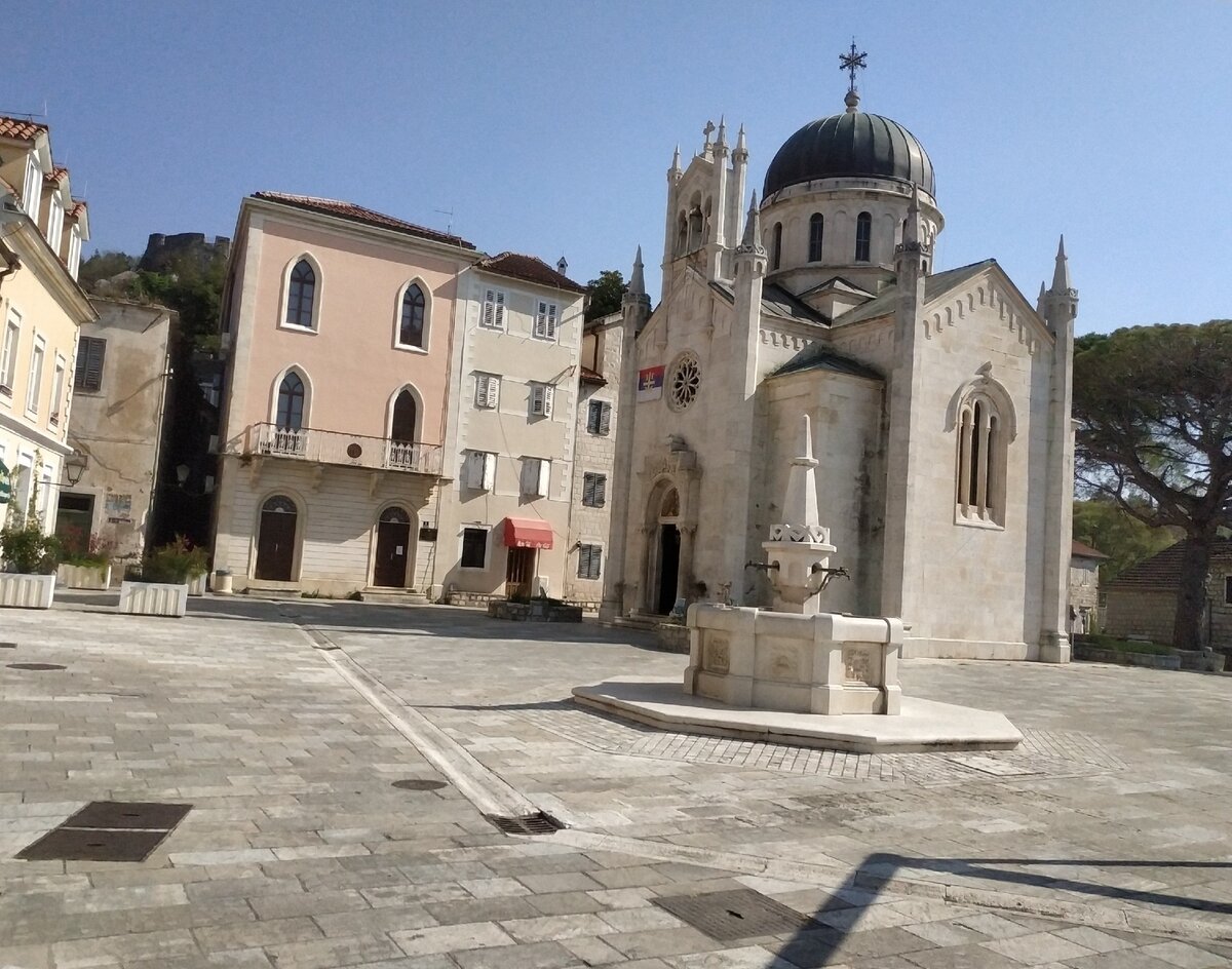 Центр Герцег Нови, самого лучшего города Черногории.