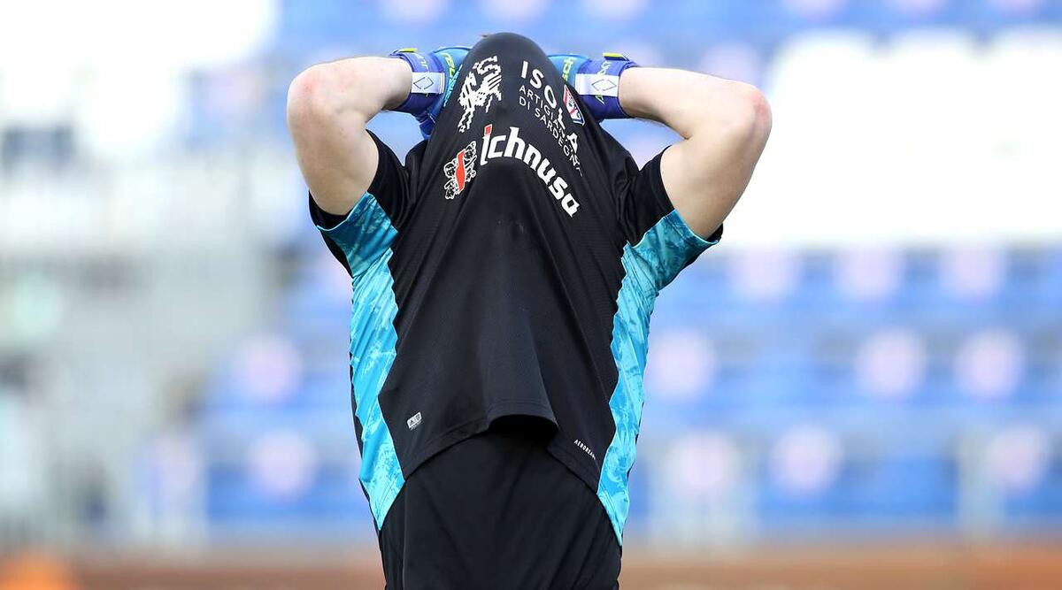 Кальяри проигрывает очередной матч.