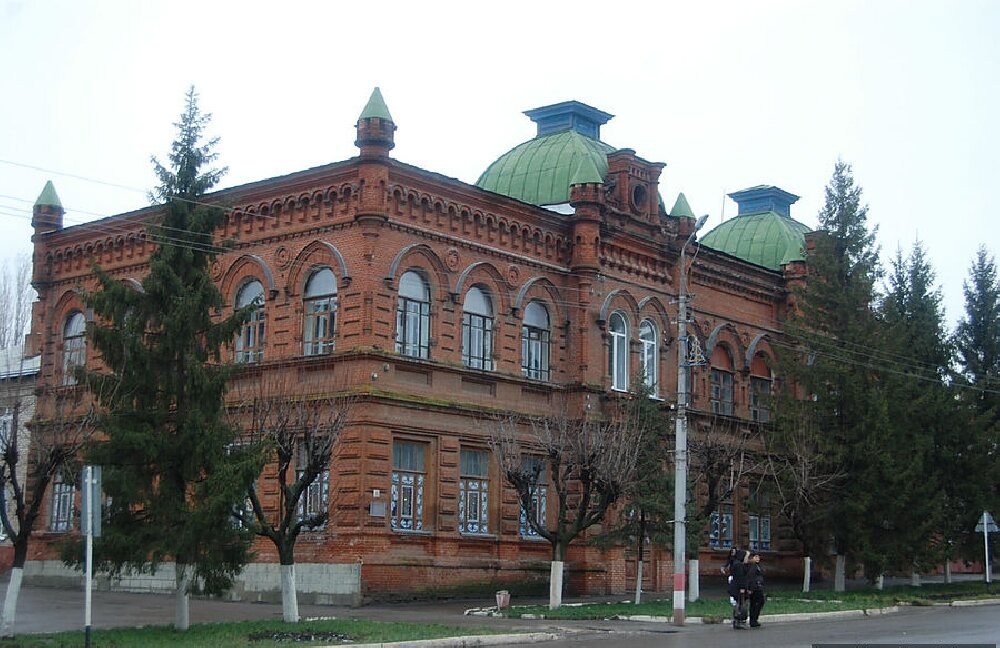 Аткарск саратовская область. Женская гимназия Аткарск. Первая женская гимназия Пенза. Аткарск здание женской гимназии. Здание гимназии Аткарск.