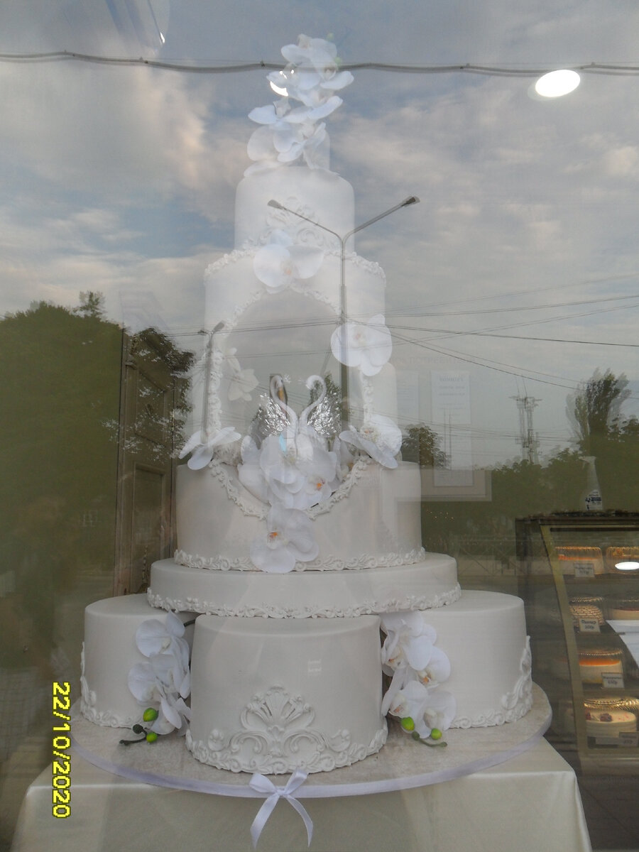 Дербент, витрина кондитерской "Тале" 