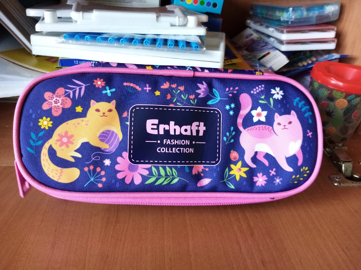 Пенал в тон портфеля