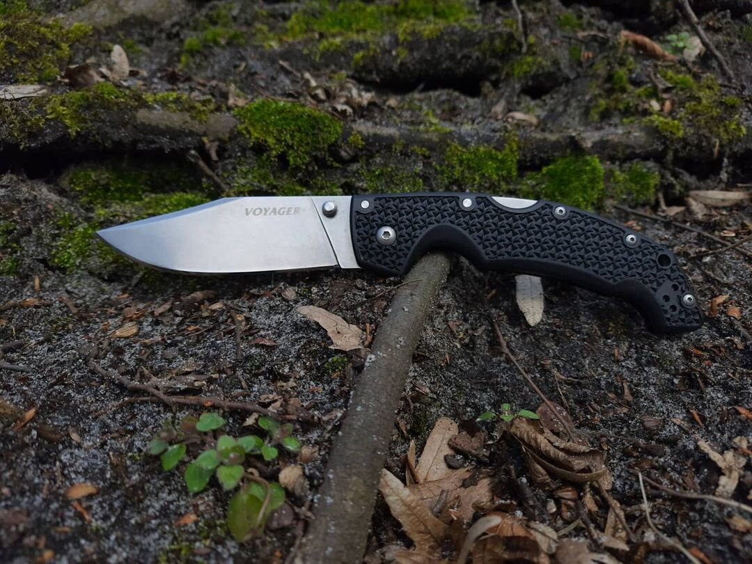 Складной нож Cold Steel Voyager Large Clip Point Plain Edge (29AC)