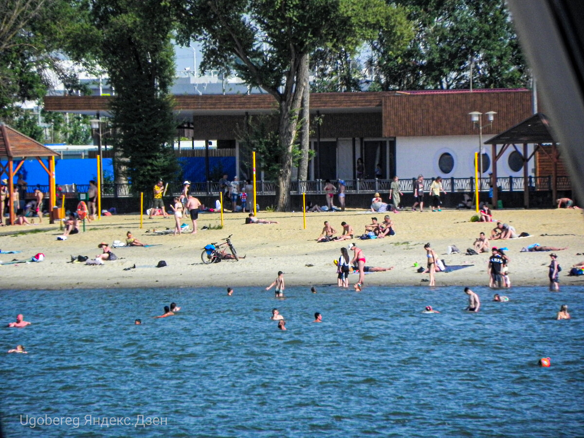 Левый берег Дона. Пляж напротив набережной в Ростове. Фото автора. 
Тут я не решилась купаться. Листай>>>