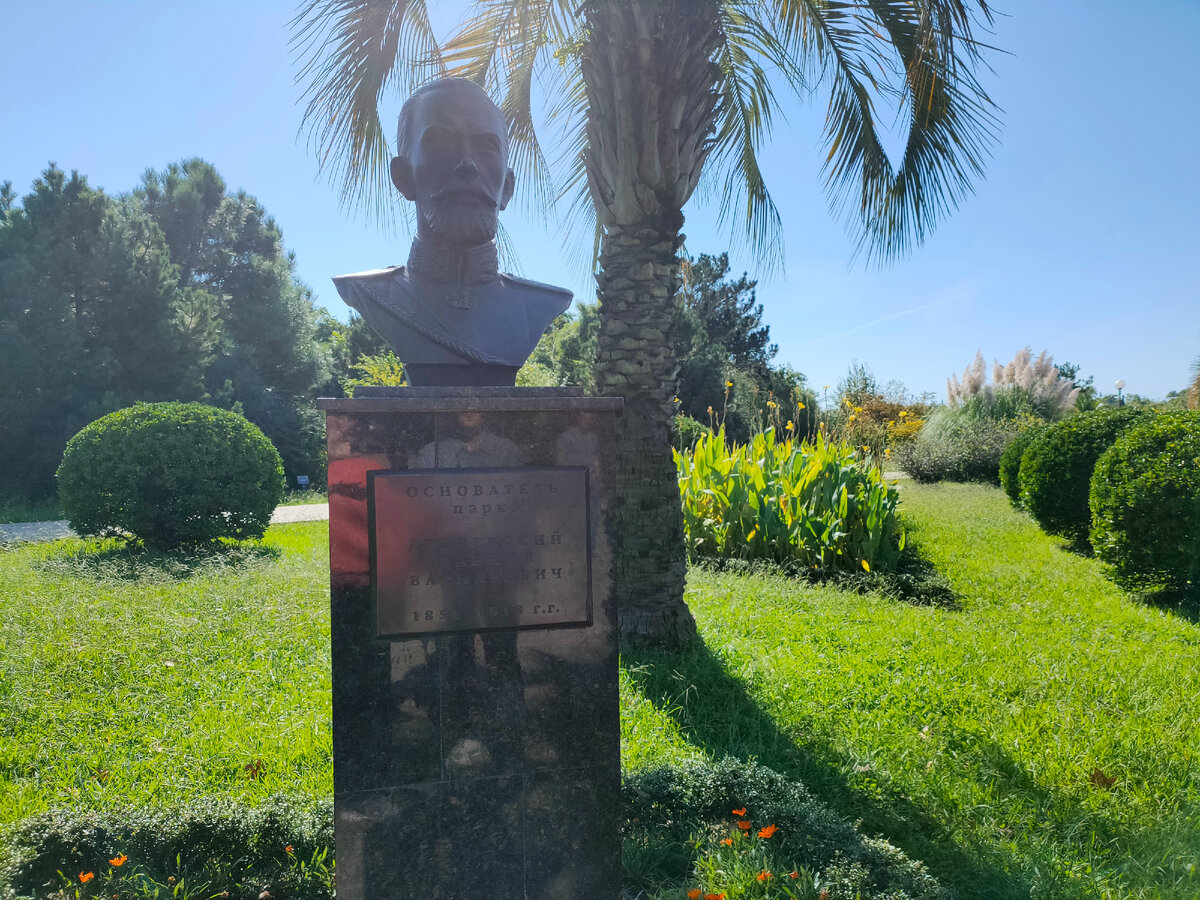 Памятник основателю парка