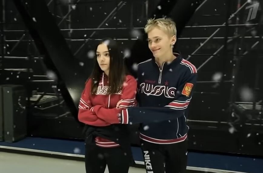 Евгения Медведева и Даня Милохин. Новогодний выпуск программы Ледниковый Период. Источник фото: YouTube канал Ледниковый Период.