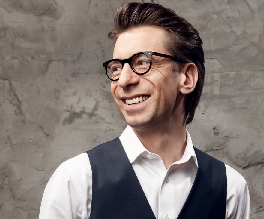 Хотя Михаил учился  на медика, его подлинной страстью было телевидение и кино.  Открытый источник.