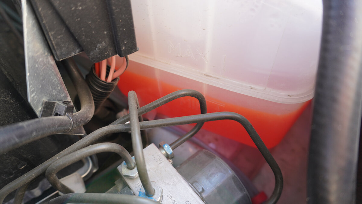 Двигатель ВАЗ-11182: жрёт масло, сопливит, не держит холостых, так ли ...