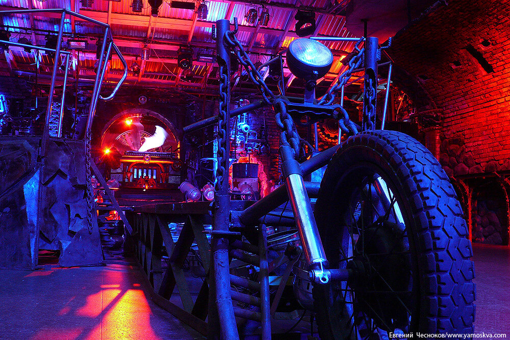 Байк центр работа. Байк клуб ночные волки в москве. Елка в байк центре. Секстон крематорий байк центр. Байк центр sexton 2005.