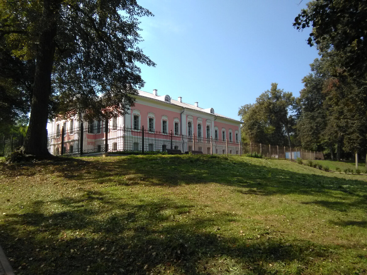 Город Чехов, Лопасня-Зачатьевское- Государственный музей-заповедник имени Чехова. Фото автора.