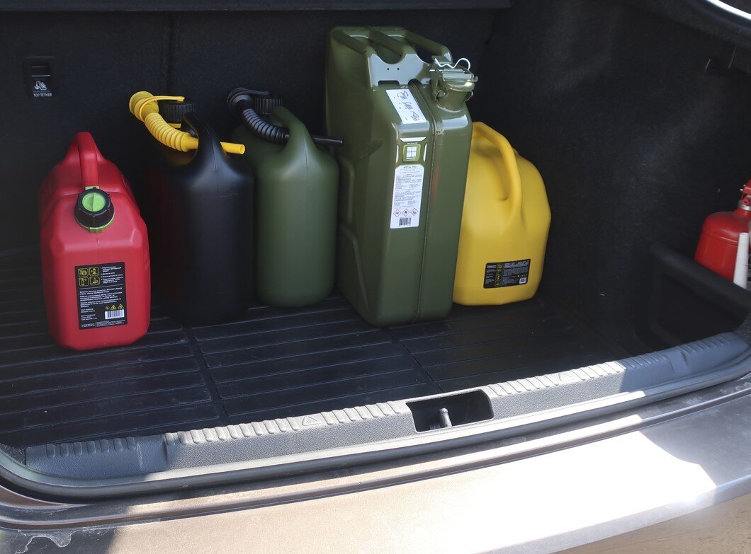 купленные пару лет назад канистры