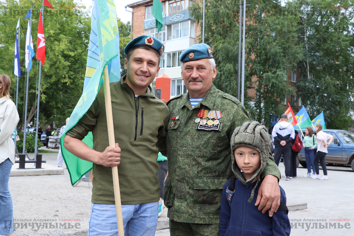 Первый в Красноярском крае бюст Маргелову установили в Назарово. Особенный  день ВДВ. | газета 