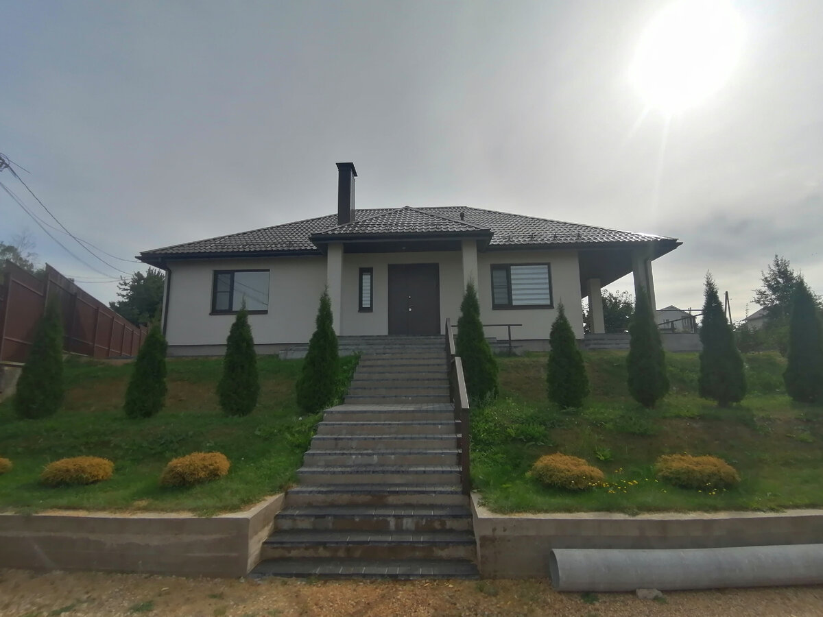 Построенный нами дом 8 лет назад, а фото сделано 18 августа 2022