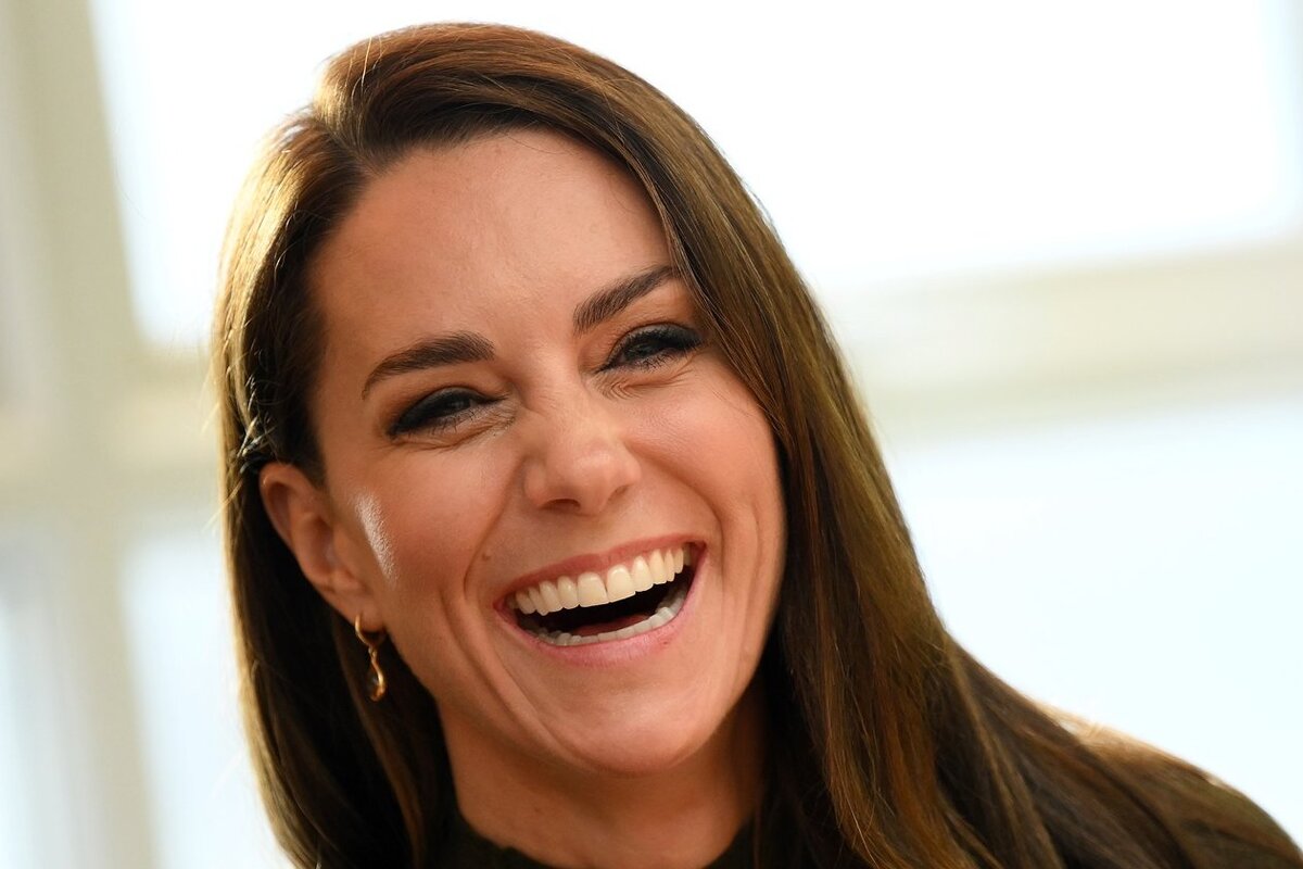     «Это слишком нескромно»: Кейт Миддлтон переделала платье, избавившись от выреза