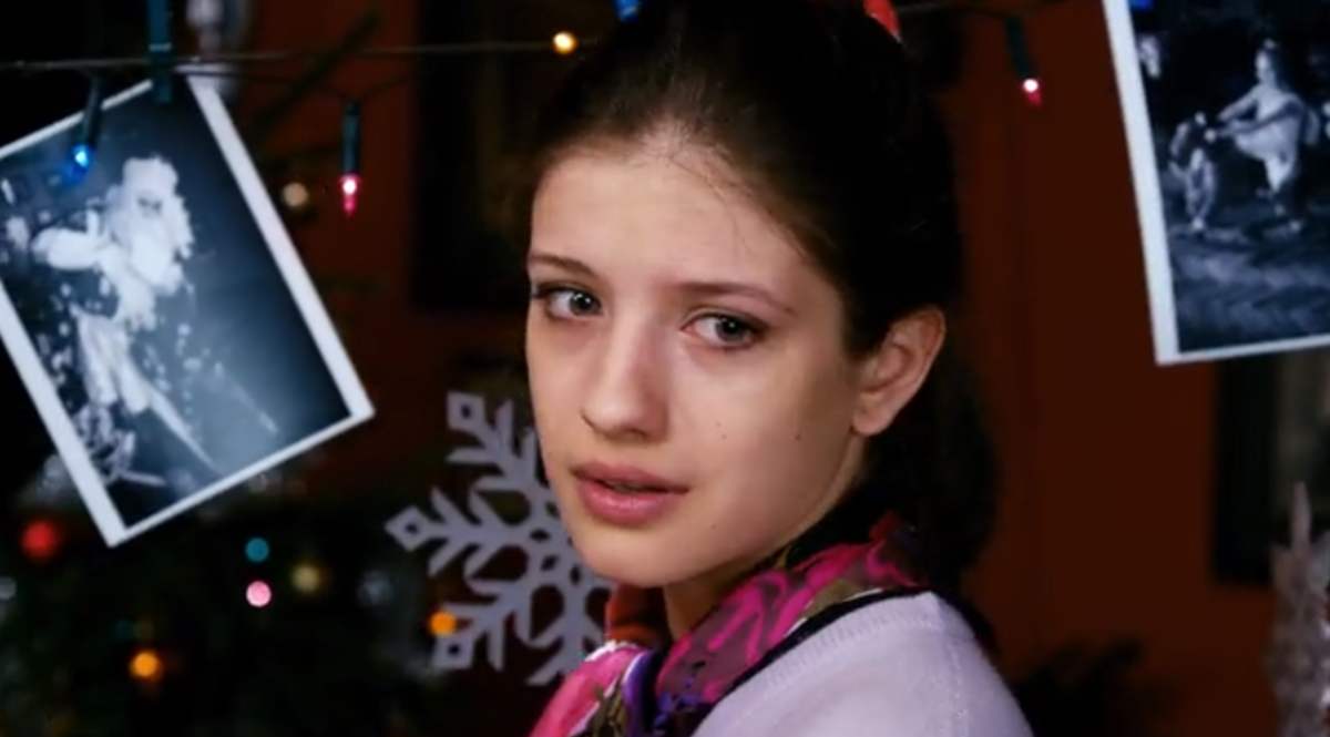 Кадр из кинофильма "Елки 2", 2011 г., режиссеры Александр Баранов, Александр Котт, Дмитрий Киселев, сценаристы Тимур Бекмамбетов, Роман Непомнящий, Ольга Харина, композитор Павел Есенин (скриншот)