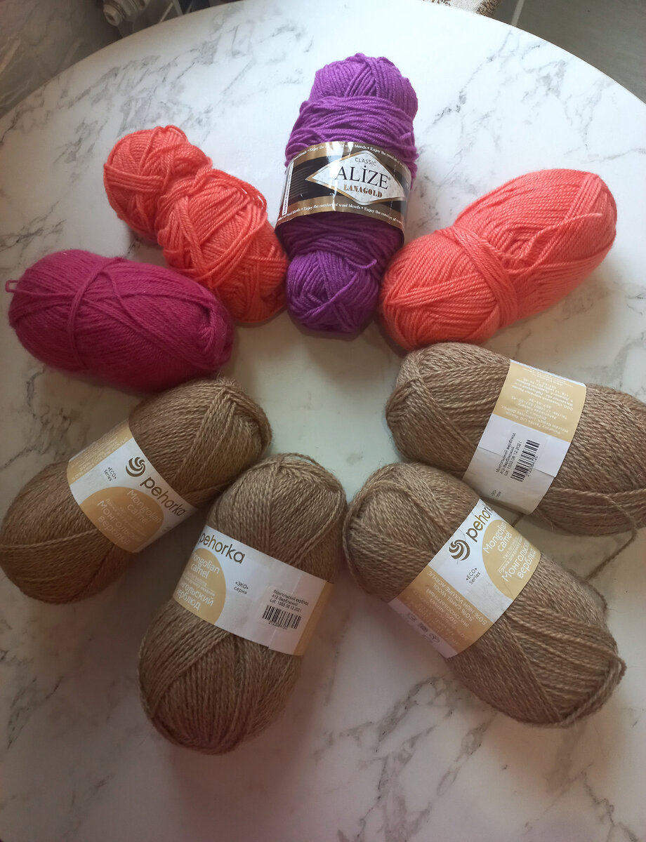 Не знаю мало это для такого количества пряжи или нет? Но в среднем в магазине моток сейчас стоит 150-200р. Для того чтобы побыстрее продать цена думаю не плохая. А если бы поставила выше, то возможно продавала бы до сих пор...