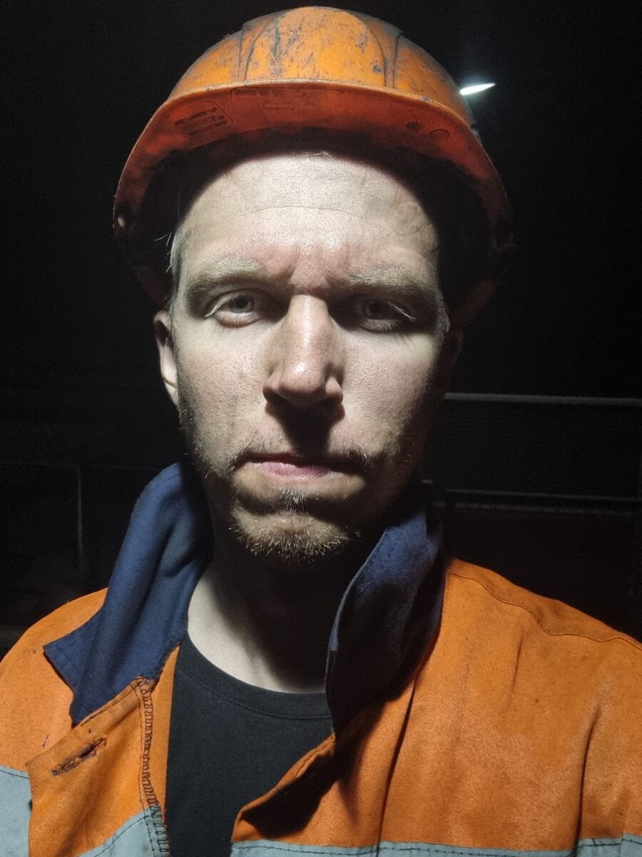 Ваш покорный слуга преодолевает тягости труда 