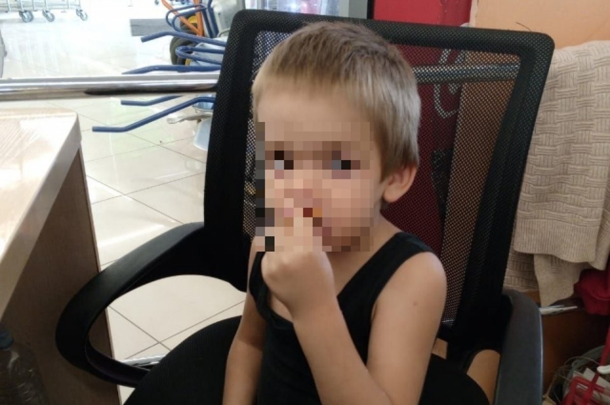    В Искитиме прохожие нашли маленького мальчика возле дороги