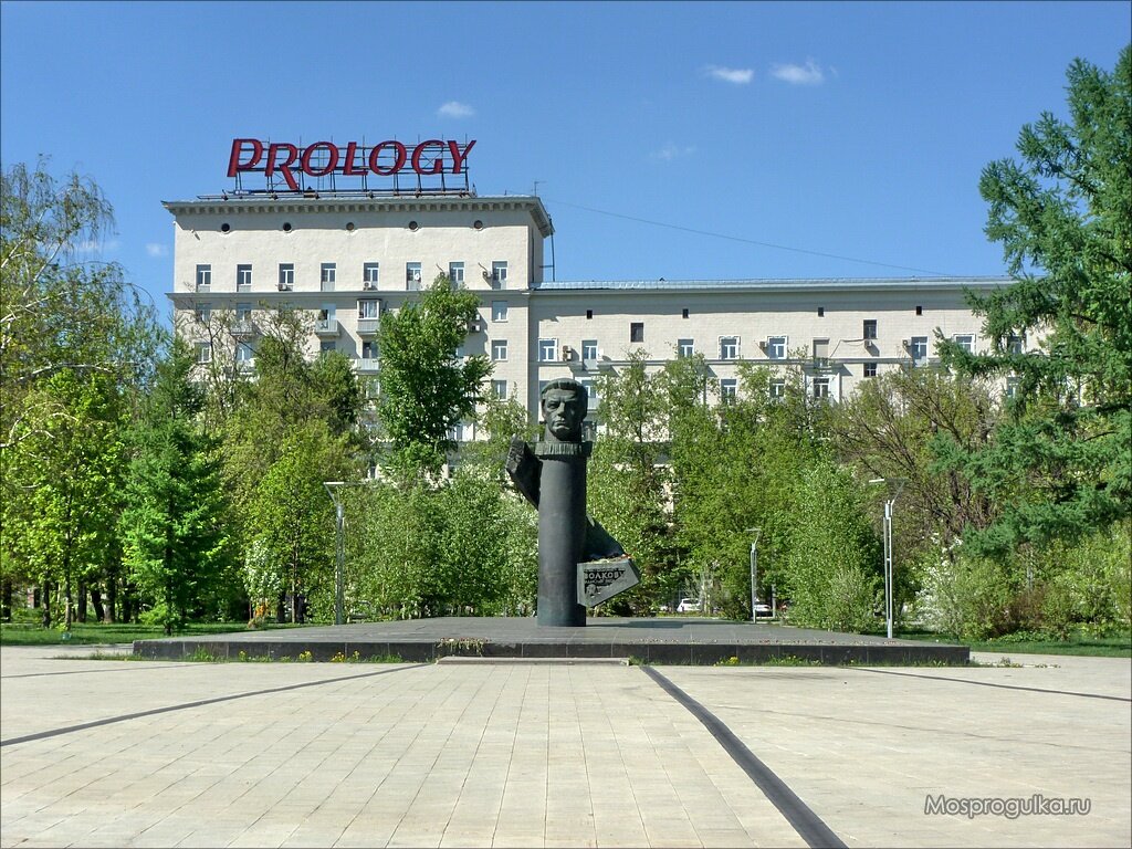 Памятник Волкову в Войковском районе