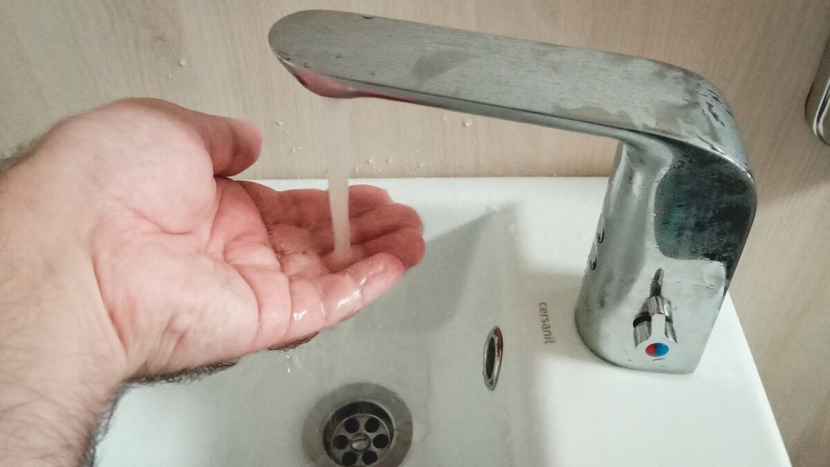     Казанский «Водоканал» починил трубу, которую прорвало несколько дней назад, с помощью японских палочек для еды. Об этом пишет портал 116.ру.