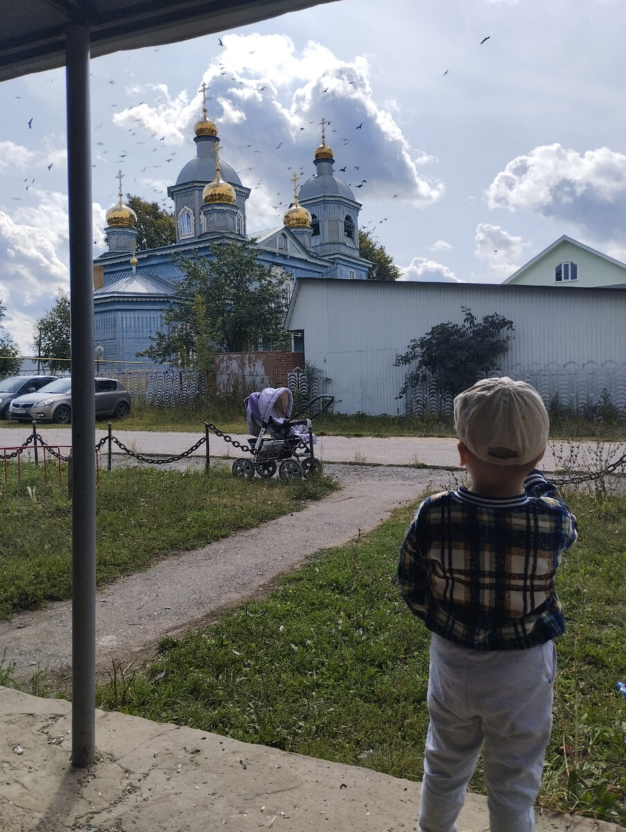 Наша церковь и рядом остановка