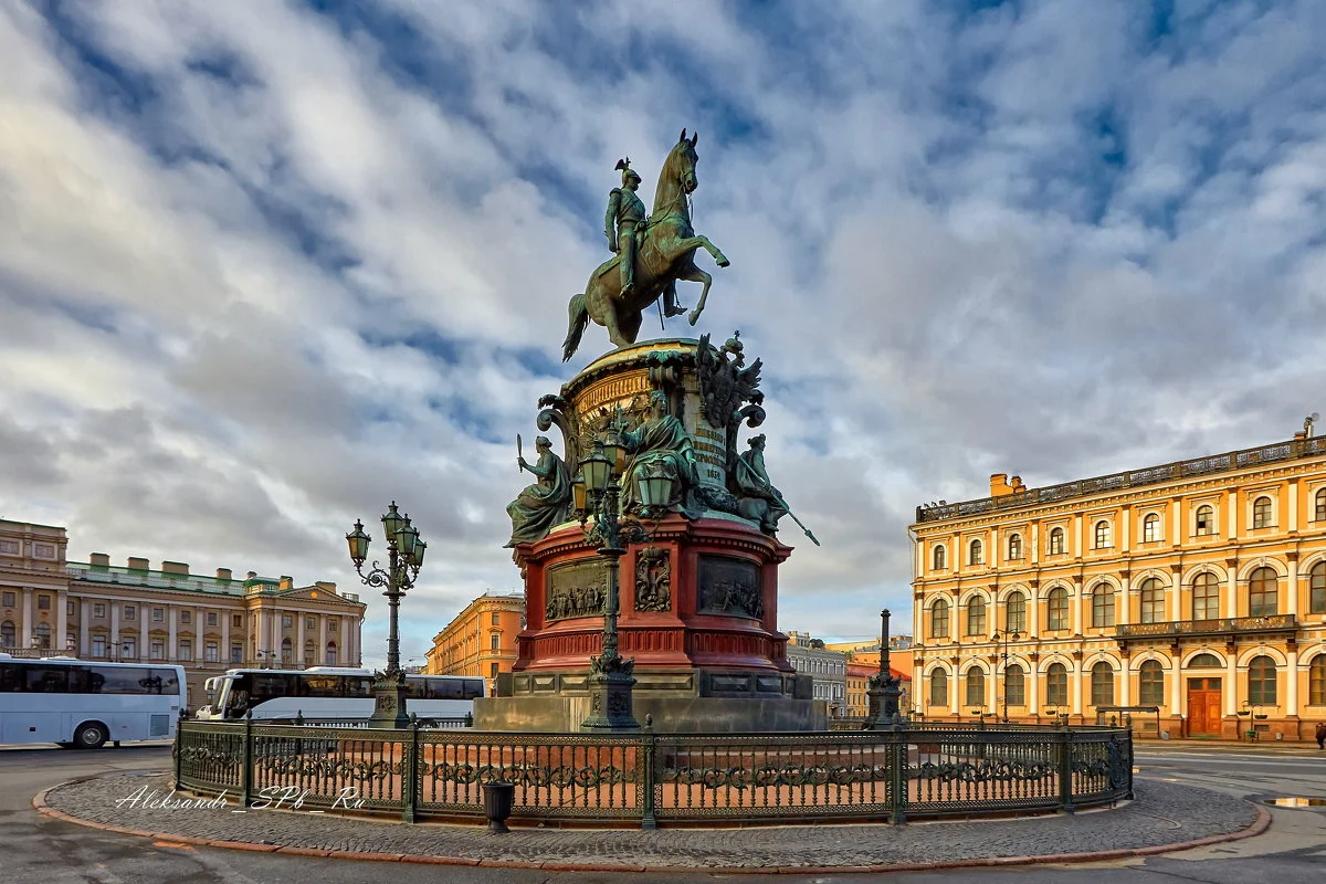 Памятник Николаю первому в Санкт-Петербурге. Санкт-Петербург памятник Николаю 1 на Исаакиевской площади. Памятник императору Николаю 1 в Санкт-Петербурге. Исаакиевская площадь памятник Николаю 1.