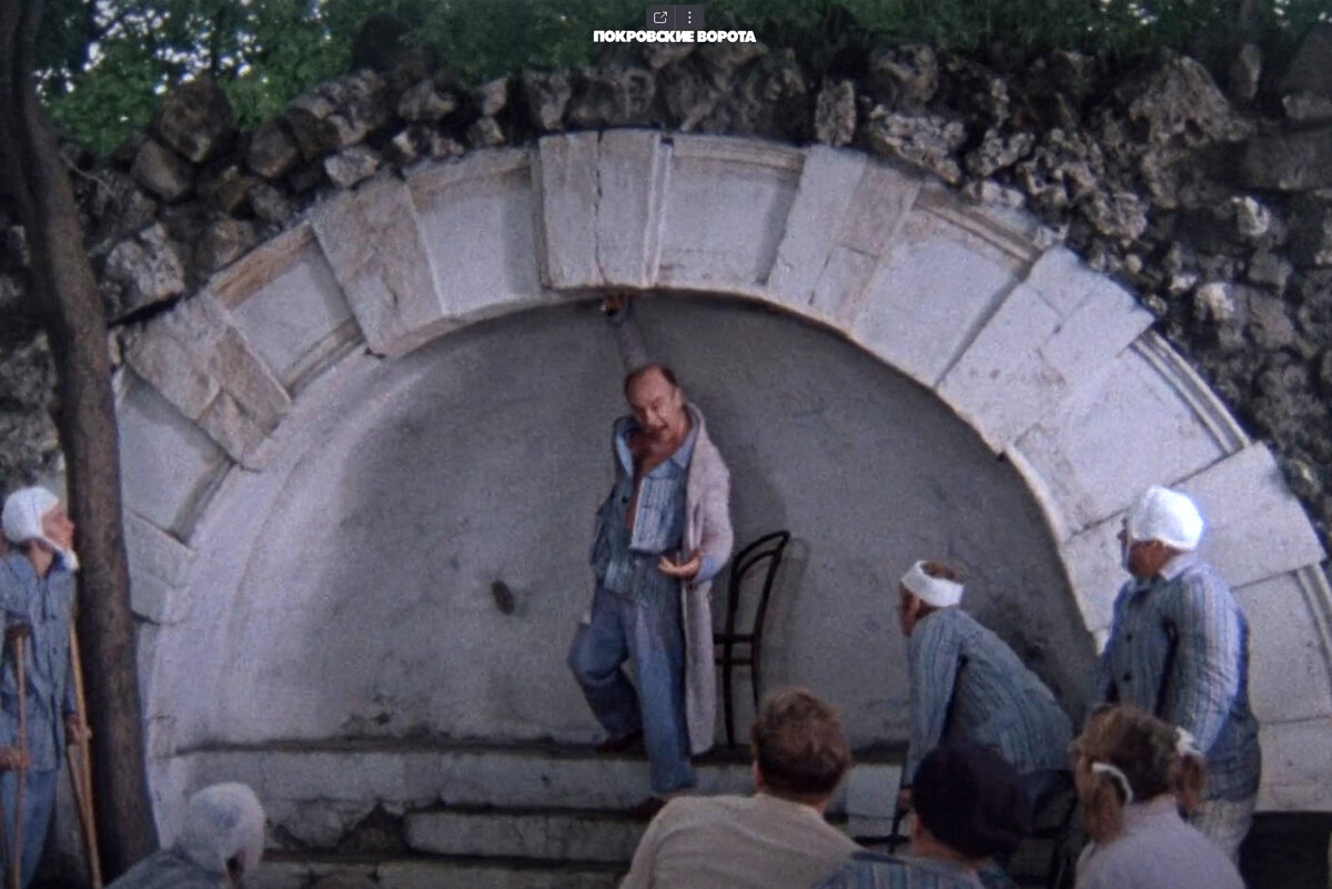 Стопкадр. "История, леденящая кровь! Под маской овцы таился лев..."