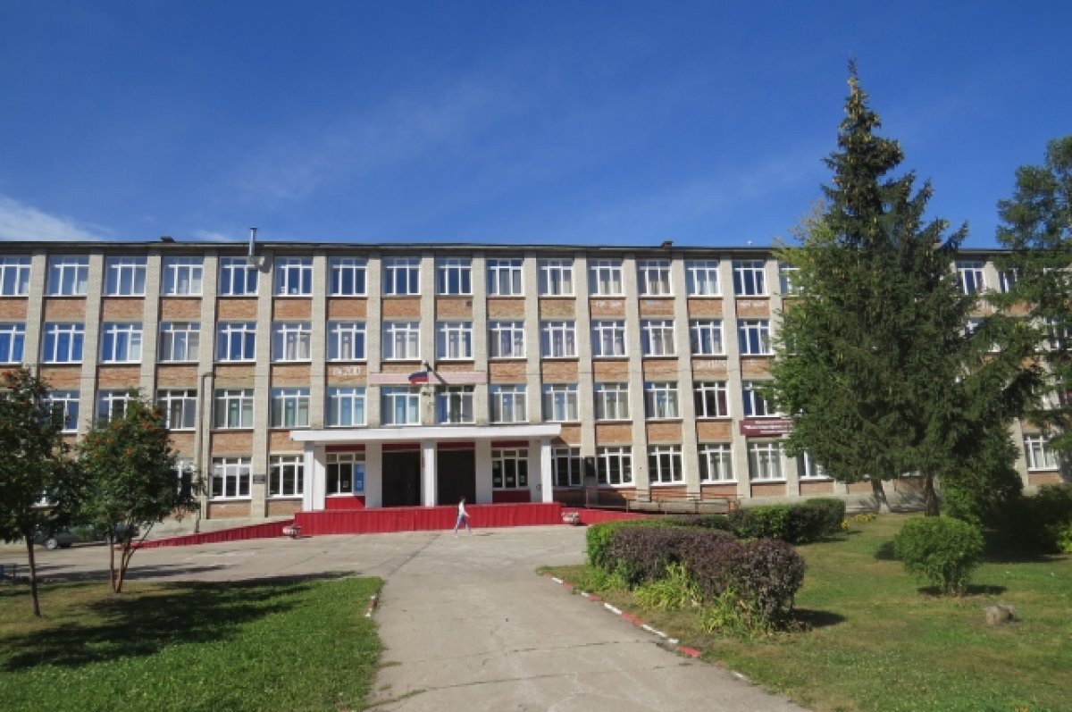   Родительская общественность Ульяновска просит навести порядок в лицее №11
