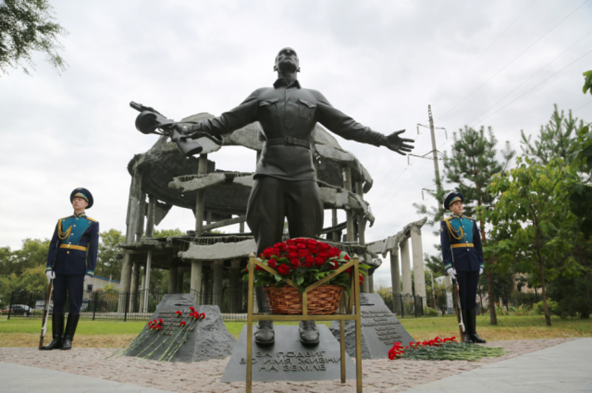    У Ротонды открыли памятник воинам, защищавшим Воронеж от фашистов