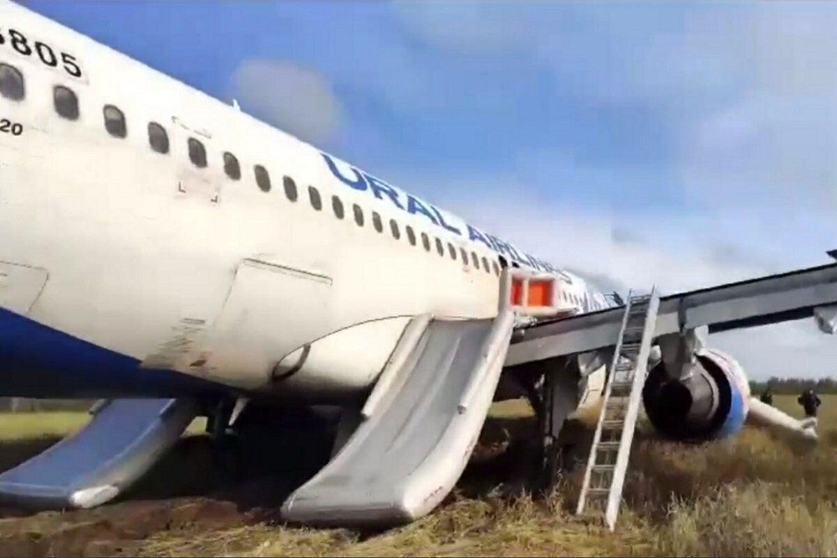 Самолет приземляется с окна в Тайланд