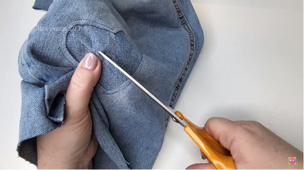 Бесполезно ругать детей за дырки на джинсах. Проще найти способы устранения повреждений. Если правильно подойти к процессу реставрации одежды, она сможет послужить еще 1-2 сезона.-9