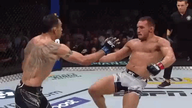 Чендлер вырубает Тони, после такого не возвращаются. но он зачем-то вернулся. 