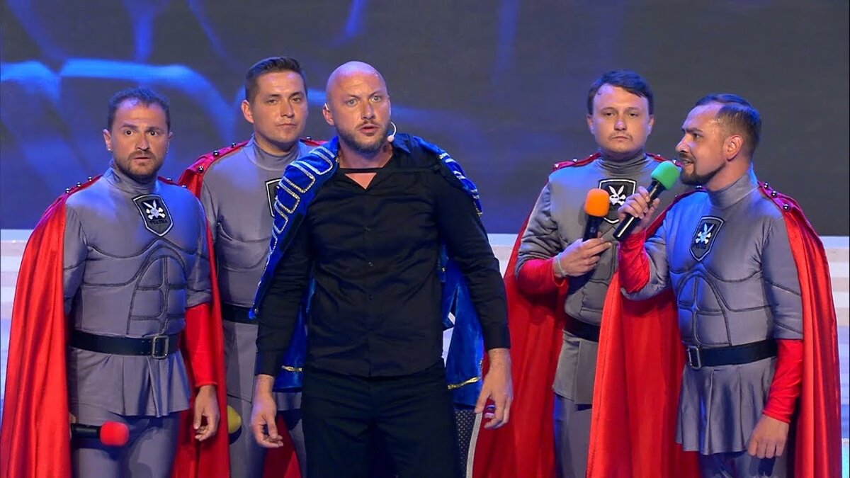 Чиновник узнал, что надо прожить в месяц на 3500 (!) руб. (!!) ему (!!!). Кадр из передачи КВН – команда «Вятка»