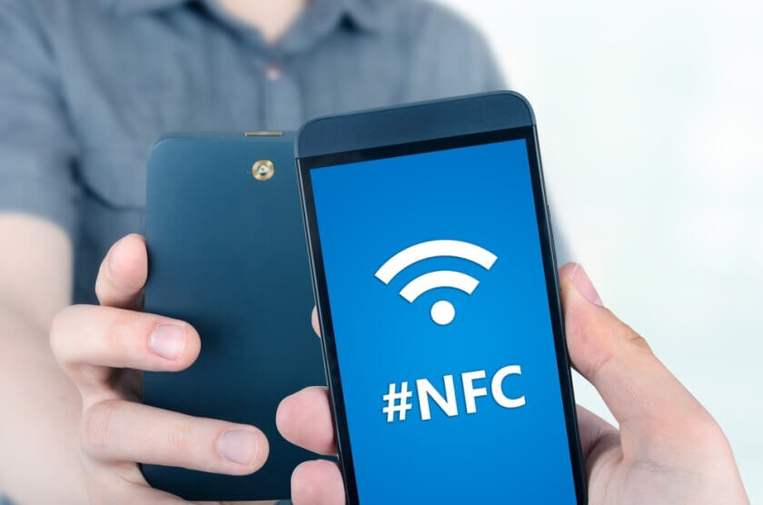 Многие современные умные телефоны укомплектованы технологией NFC. Ее основное назначение — бесконтактные мобильные платежи. Но на самом деле возможности технологии намного шире.